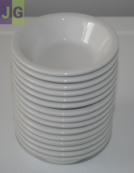 15 Coupelles rondes en céramique blanche. Ø 12 cm.