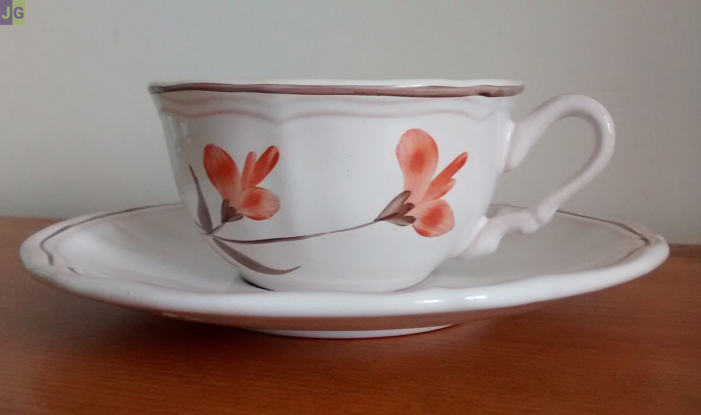 11 Tasses et 11 sous-tasses à thé.