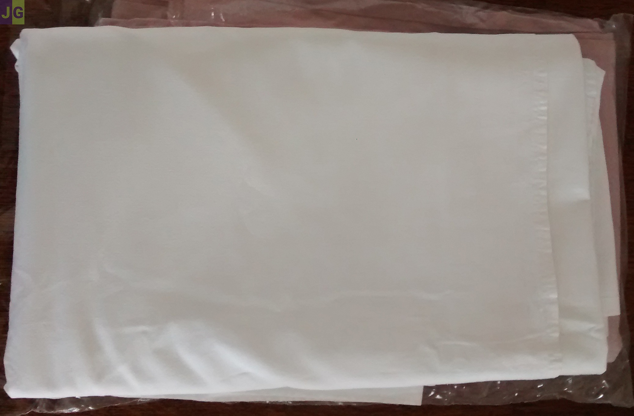 2 draps - 1 blanc et 1 beige rosé