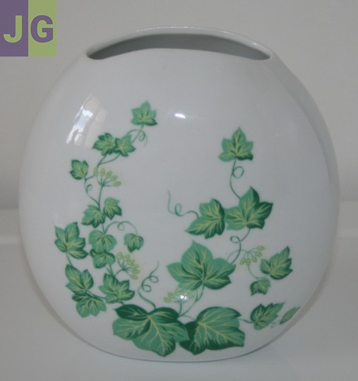 1 Vase blanc motif lierre YR.