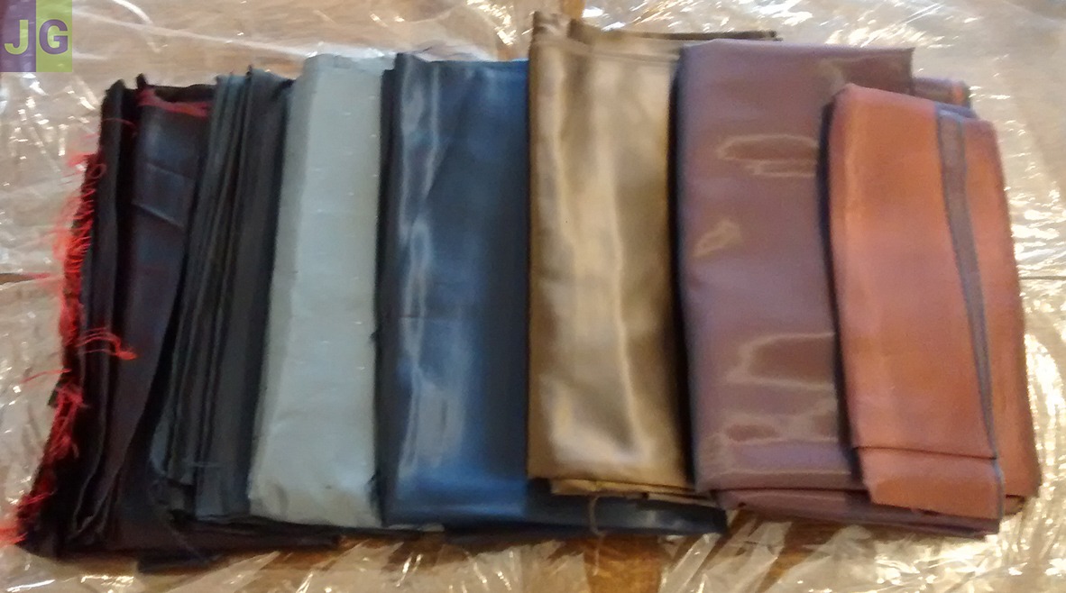 Lot de diverses doublures certaines satinées.