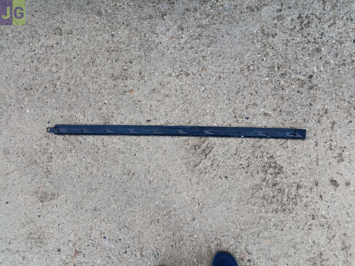 BAGUETTE DE TOIT OUVRANT DE 205 GTI