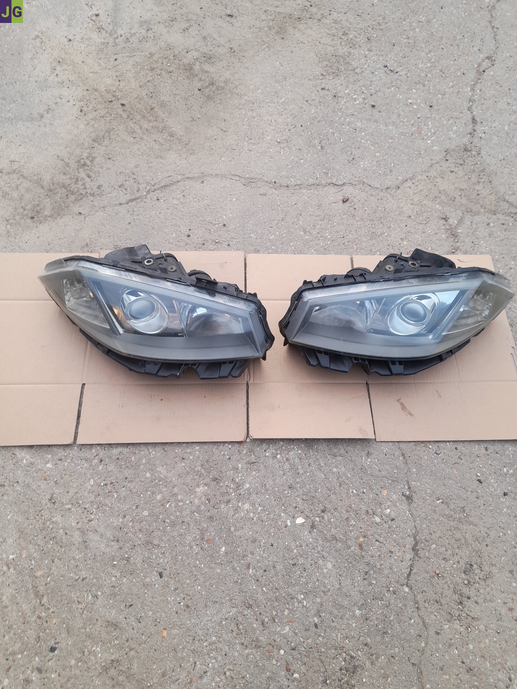 PHARE XENON DE MEGANE 2 CC