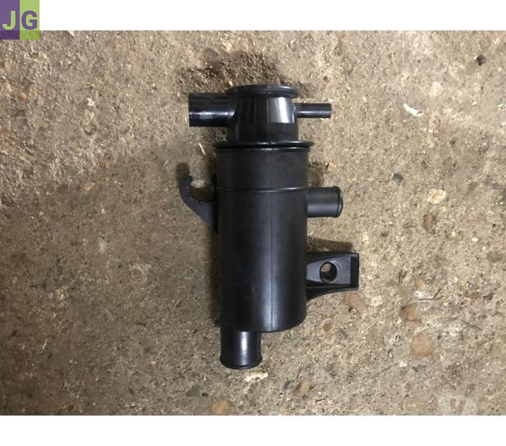 GOULOTTE DE REMPLISSAGE D’HUILE DE 205 GTI
