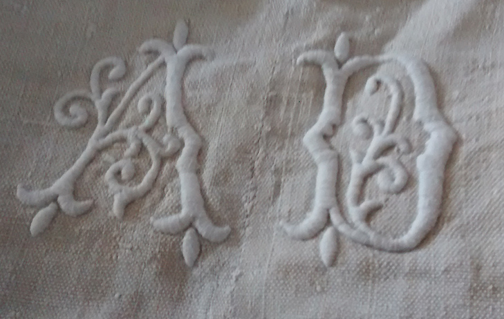 Drap lin ancien. Brodé, monogramme A & D. 220 X 310 cm