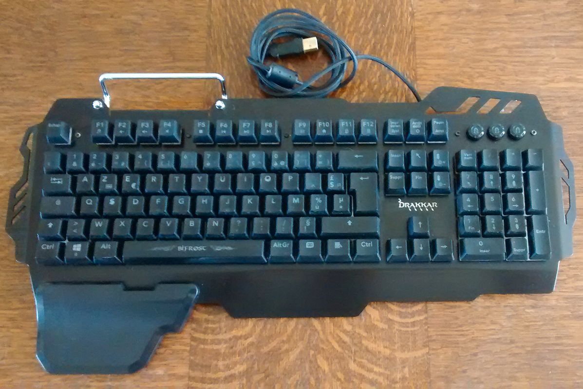 Clavier AZERTY - Konix Drakkar Clavier Gaming Filaire Semi-mécanique.