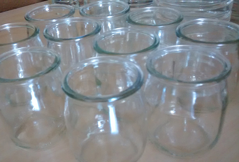 25/50/75/100 pots (vides) de yaourt en verre. Haut : 7 cm - Ø 5,5 cm