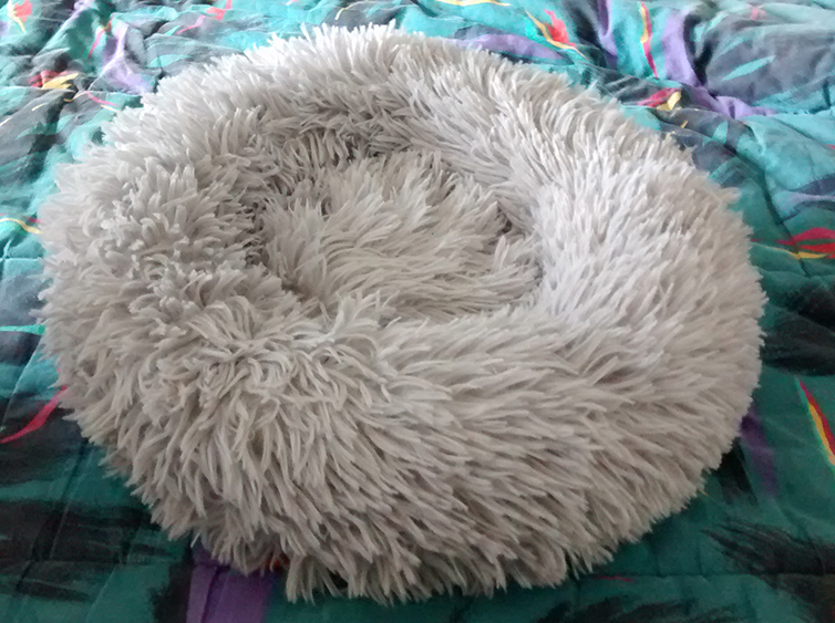 Tapis + 1 Coussin confort + 2 Bols à croquettes. Chat ou Chien