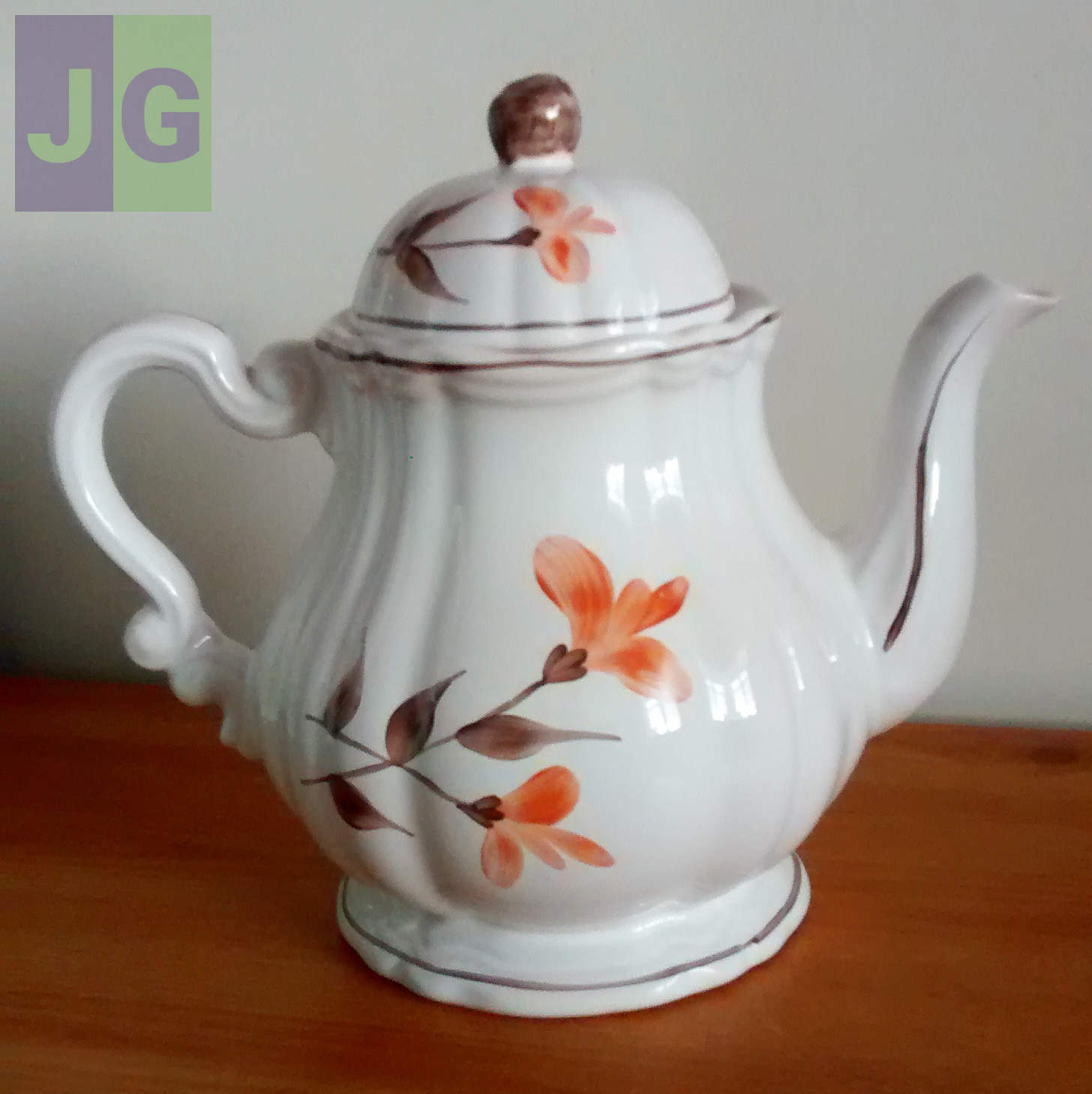 Verseuse théière ou cafetière ou chocolatière en faïence